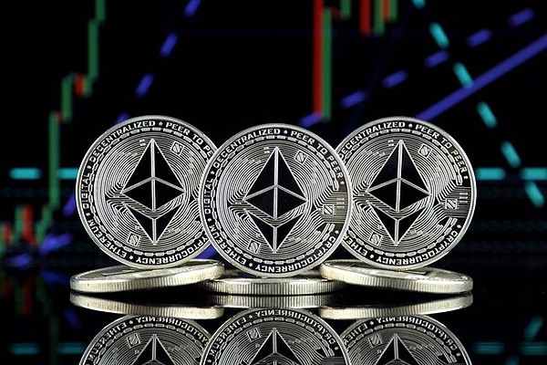 Flatcoin：稳定币革命的下一个引爆点？看Coinbase如何押注未来